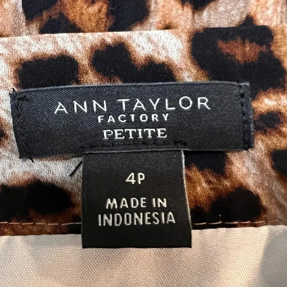 Ann Taylor Factory Petite Leopard Print Skirt. Size 4P. - Picture 2 of 8